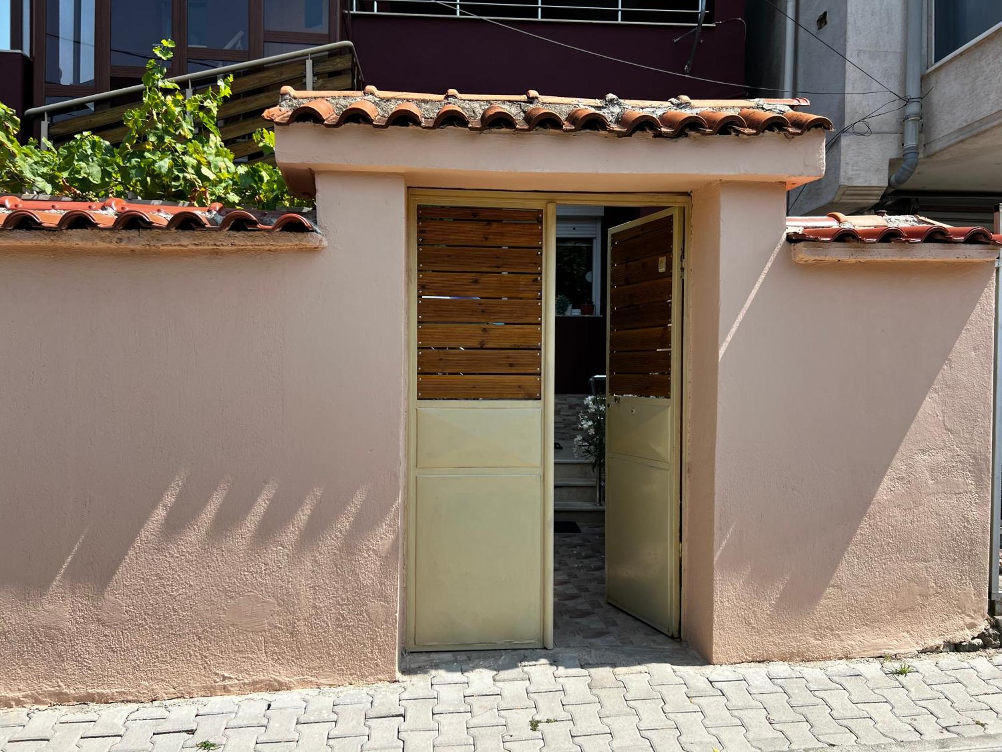 Retreat In The Centre Of Korce Apartment Bagian luar foto