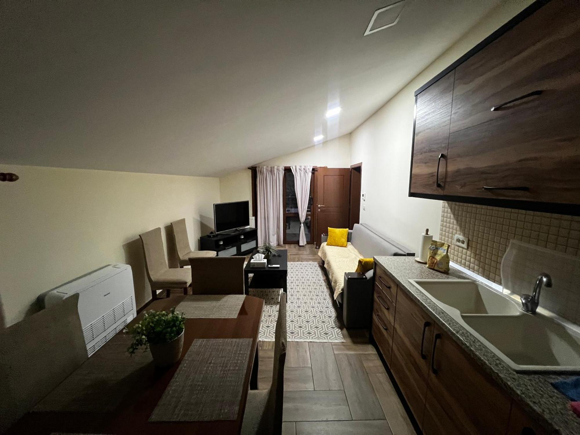 Retreat In The Centre Of Korce Apartment Bagian luar foto