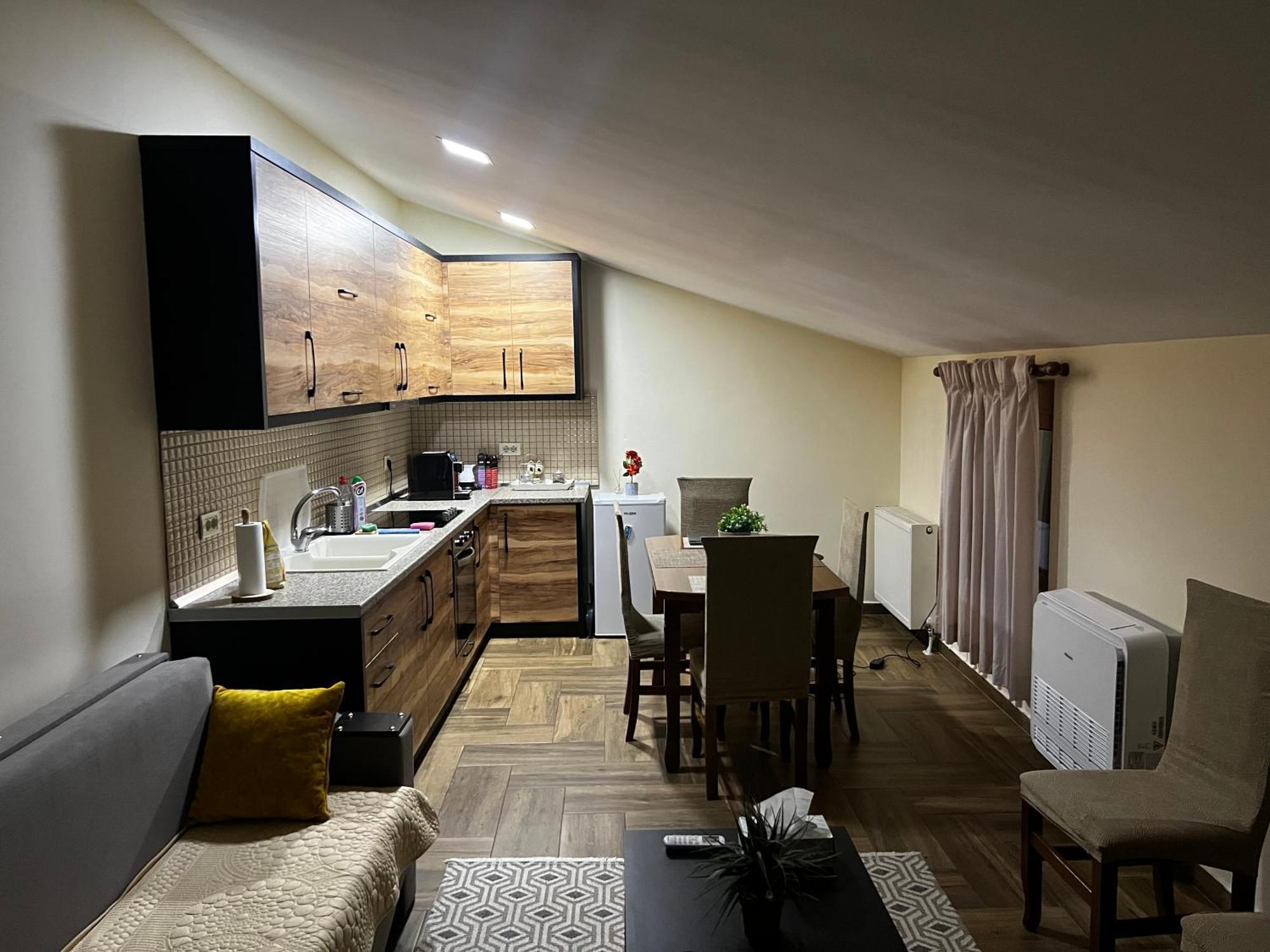 Retreat In The Centre Of Korce Apartment Bagian luar foto